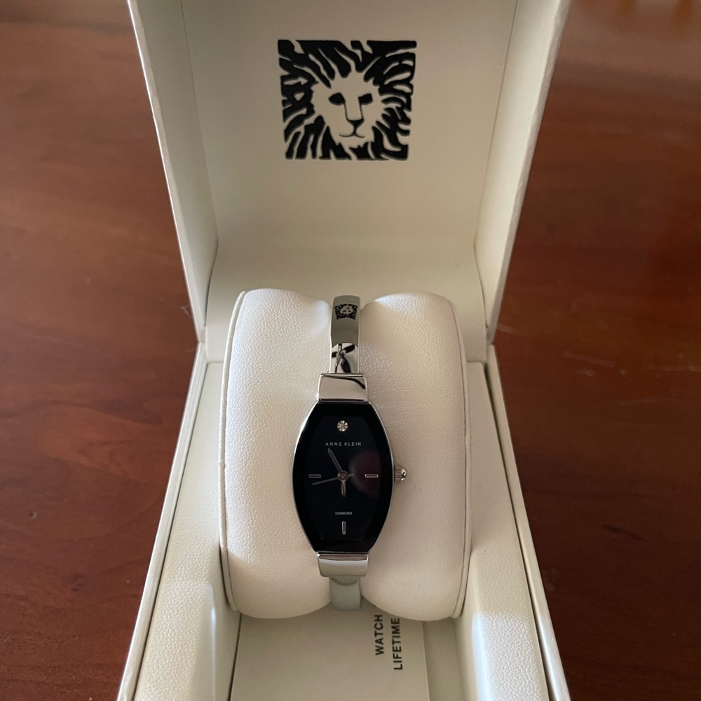 Liz Claiborne - watch